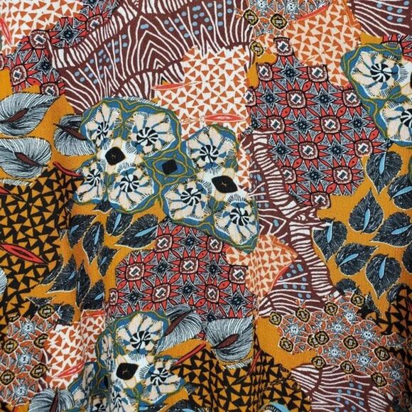 John Paul Richard Tie Front Blouse Womans Size XS Printed Rayon V Neck NEW - Picture 8 of 12